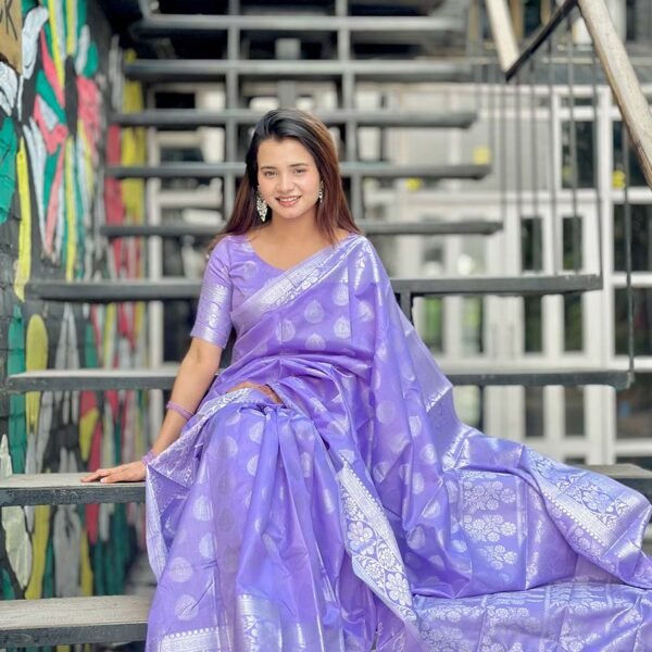 চমৎকার সাজে প্রিয়জন